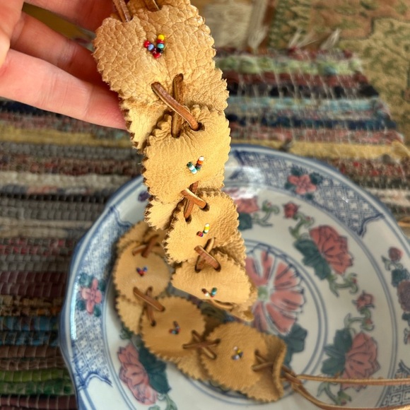 Handcrafted Native American Beaded Tan Leather Tie Headband Headrest - Picture 4 of 15